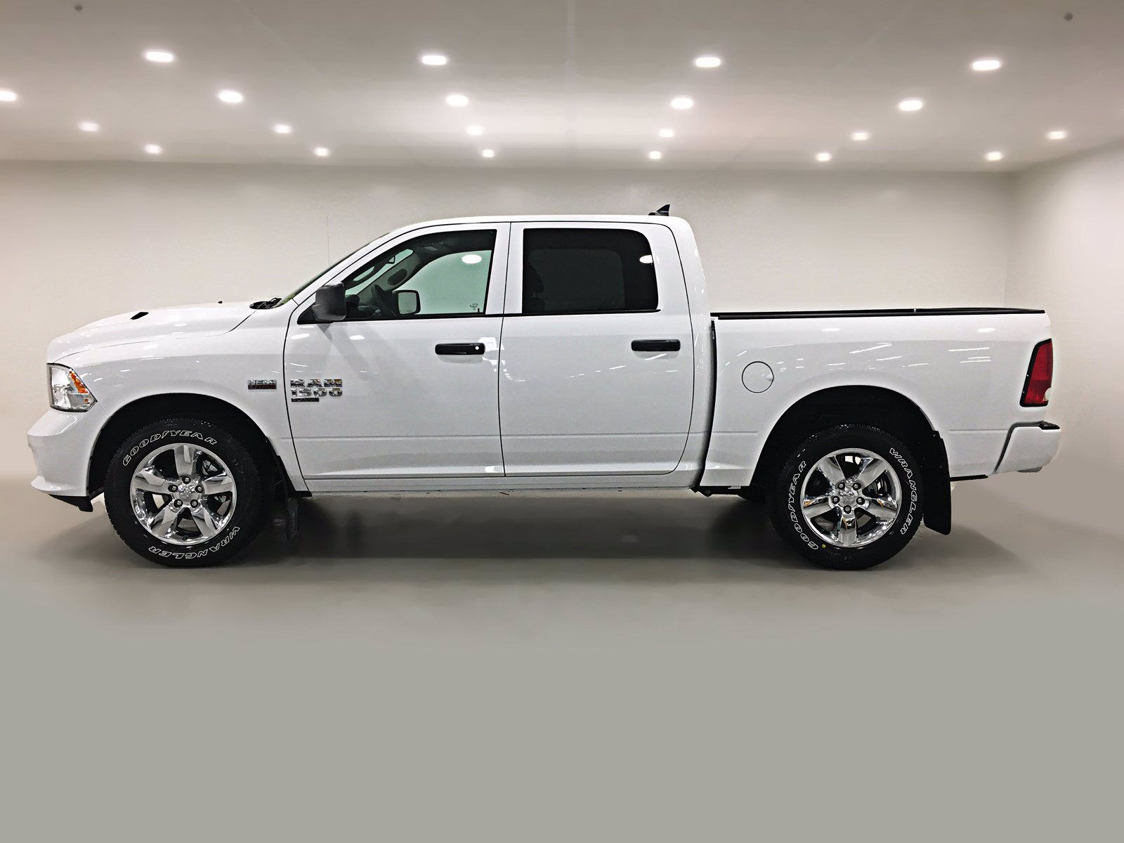 New 2019 Ram 1500 Classic Express Crew Cab | 8.4 Touchscreen | Back-up ...