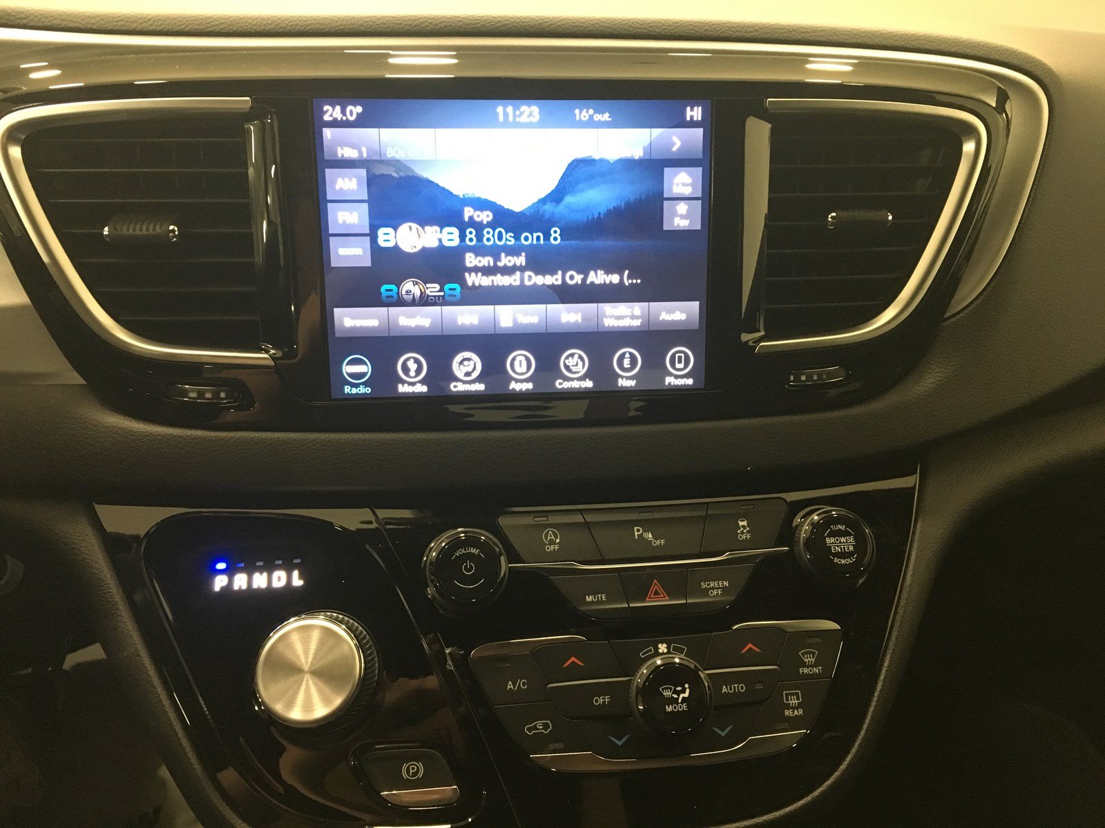 New 2019 Chrysler Pacifica TouringL 'S' Navigation DVD Minivan