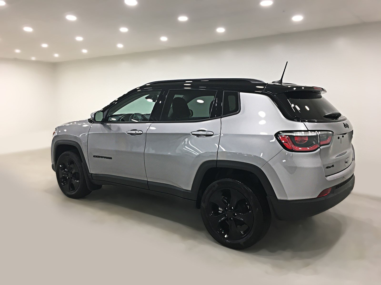 new-2019-jeep-compass-altitude-4x4-heated-seats-and-steering-wheel