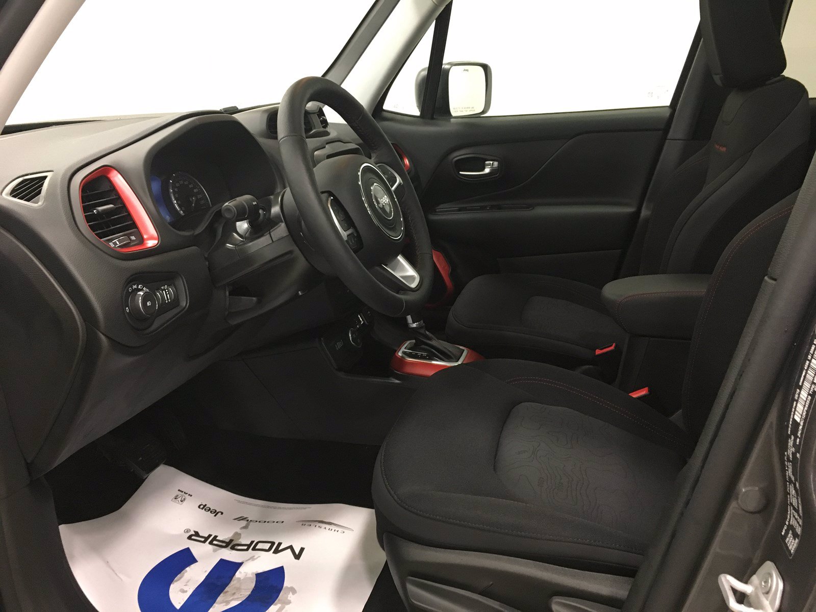 New 2019 Jeep Renegade Trailhawk 4x4 Heated Seats and Steering Wheel